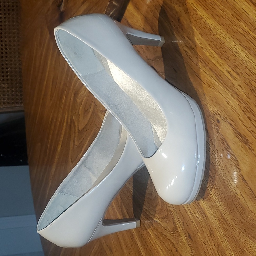 CL Heels - Picture 6 of 7